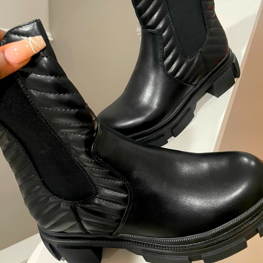 SIMMI Shoes: Chunky chevron print boots